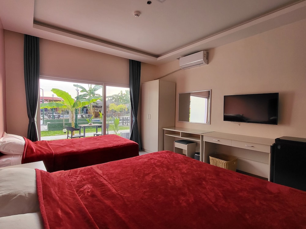 Deluxe Twin Room photo 3
