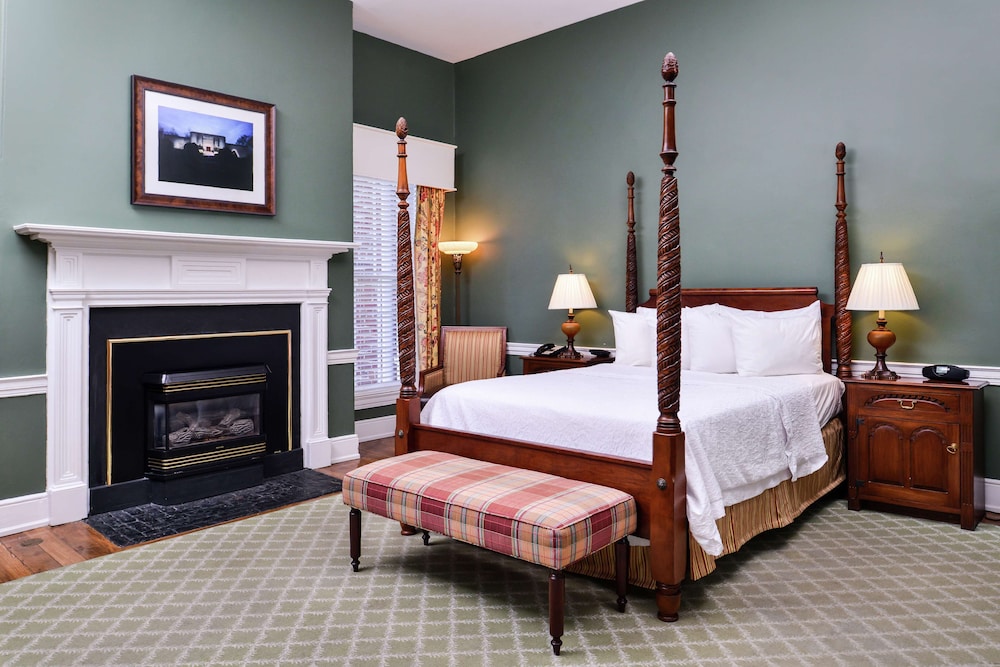 Room, 1 Queen Bed, Fireplace photo 3