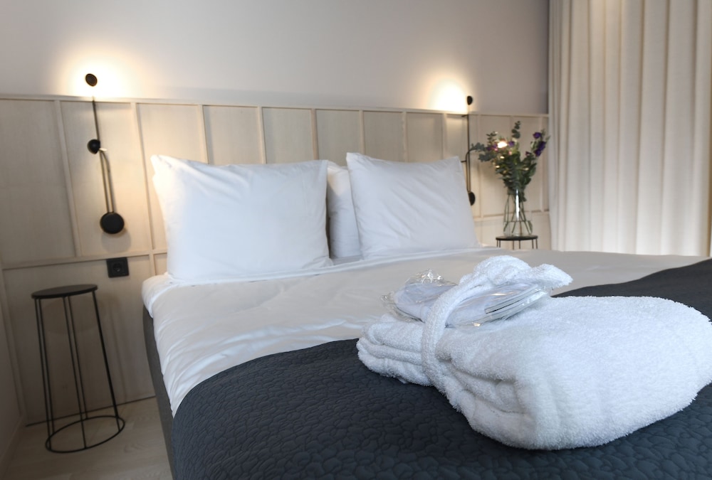 Superior Room, 1 King Bed, Non Smoking photo 2