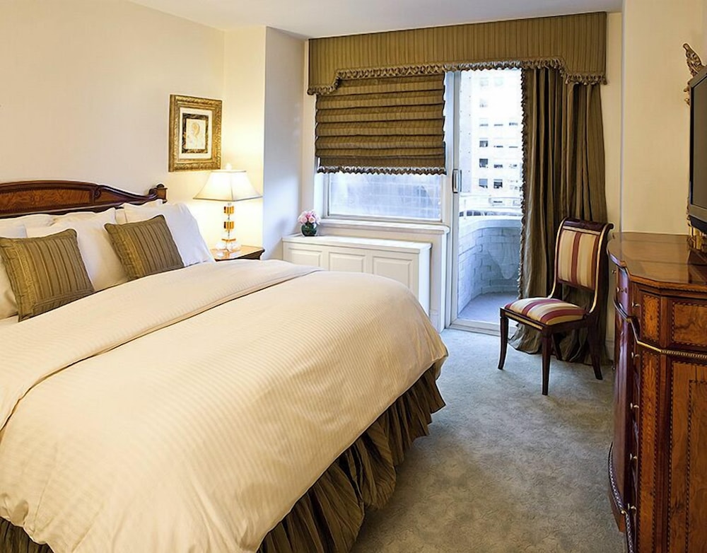 Luxury One Bedroom Suite - King Bed photo 2