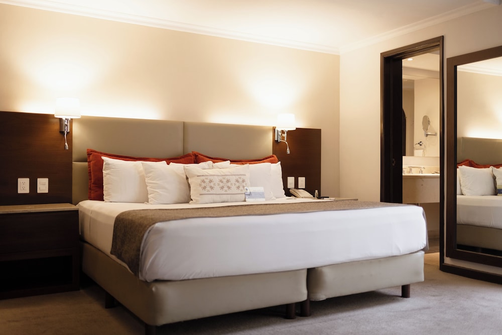 Standard Suite, 1 King Bed - Photo 1