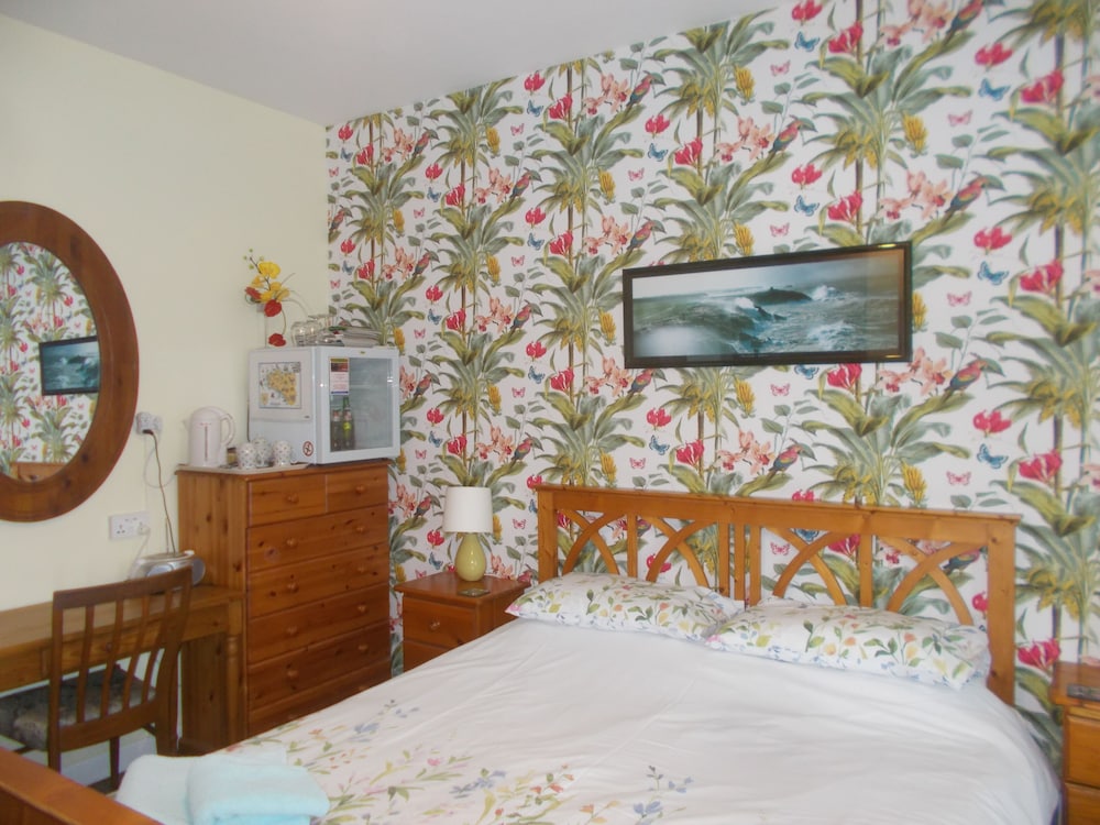 Basic Triple Room, 3 Twin Beds photo 2