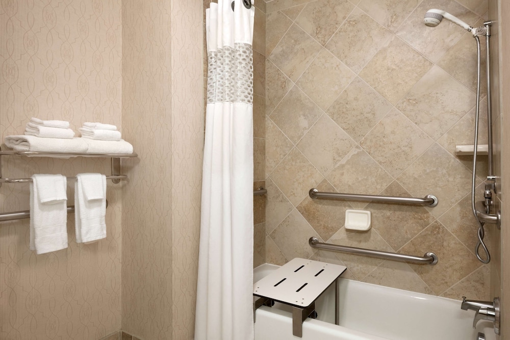 Room, 1 King Bed, Accessible, Non Smoking (Mobility & Hearing) - Photo 4