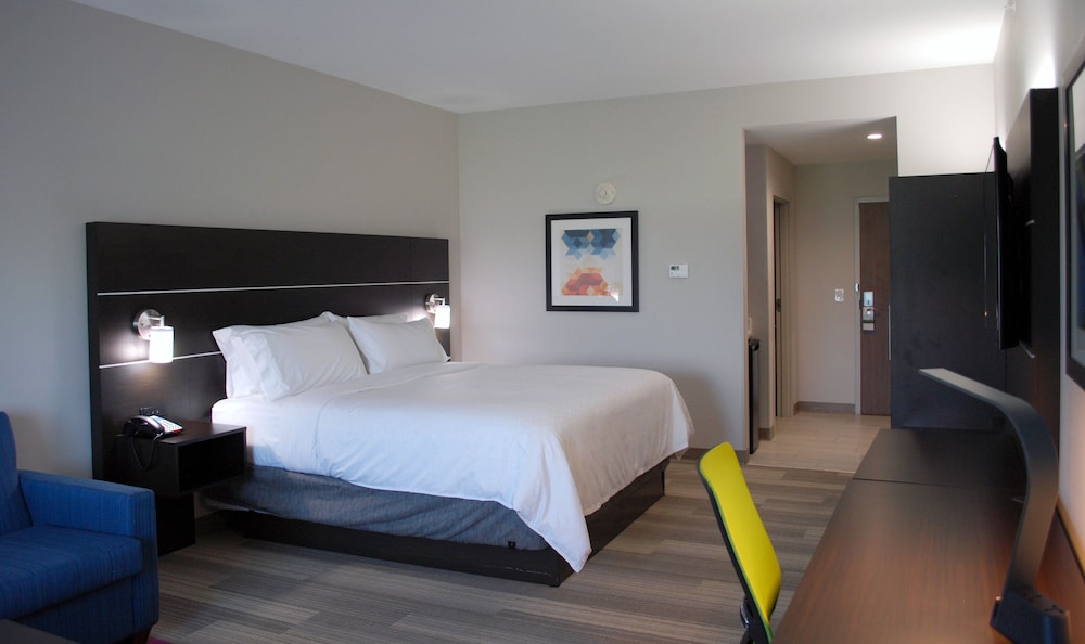 Standard Room, 1 King Bed, Accessible (Communication) photo 2