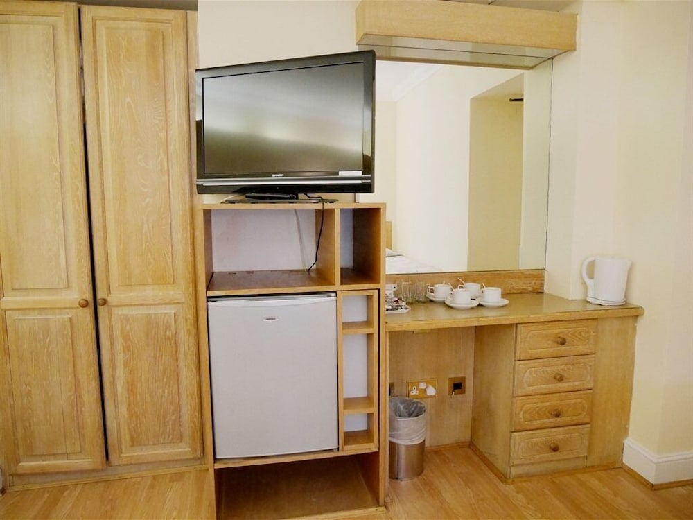 Standard Quadruple Room, Ensuite photo 2