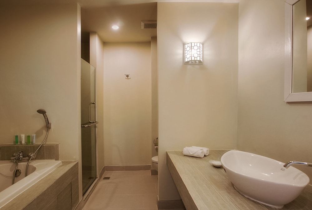 Deluxe Room, Garden View - Photo 6