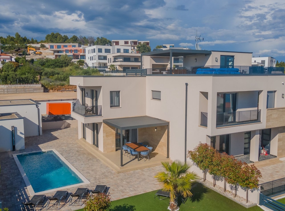 Villa (Four-Bedroom Villa With Pool)