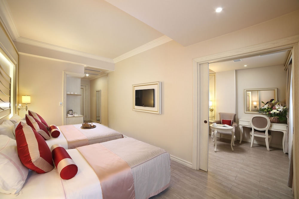 Family Room, Multiple Bedrooms, Allergy Friendly, City View photo 1