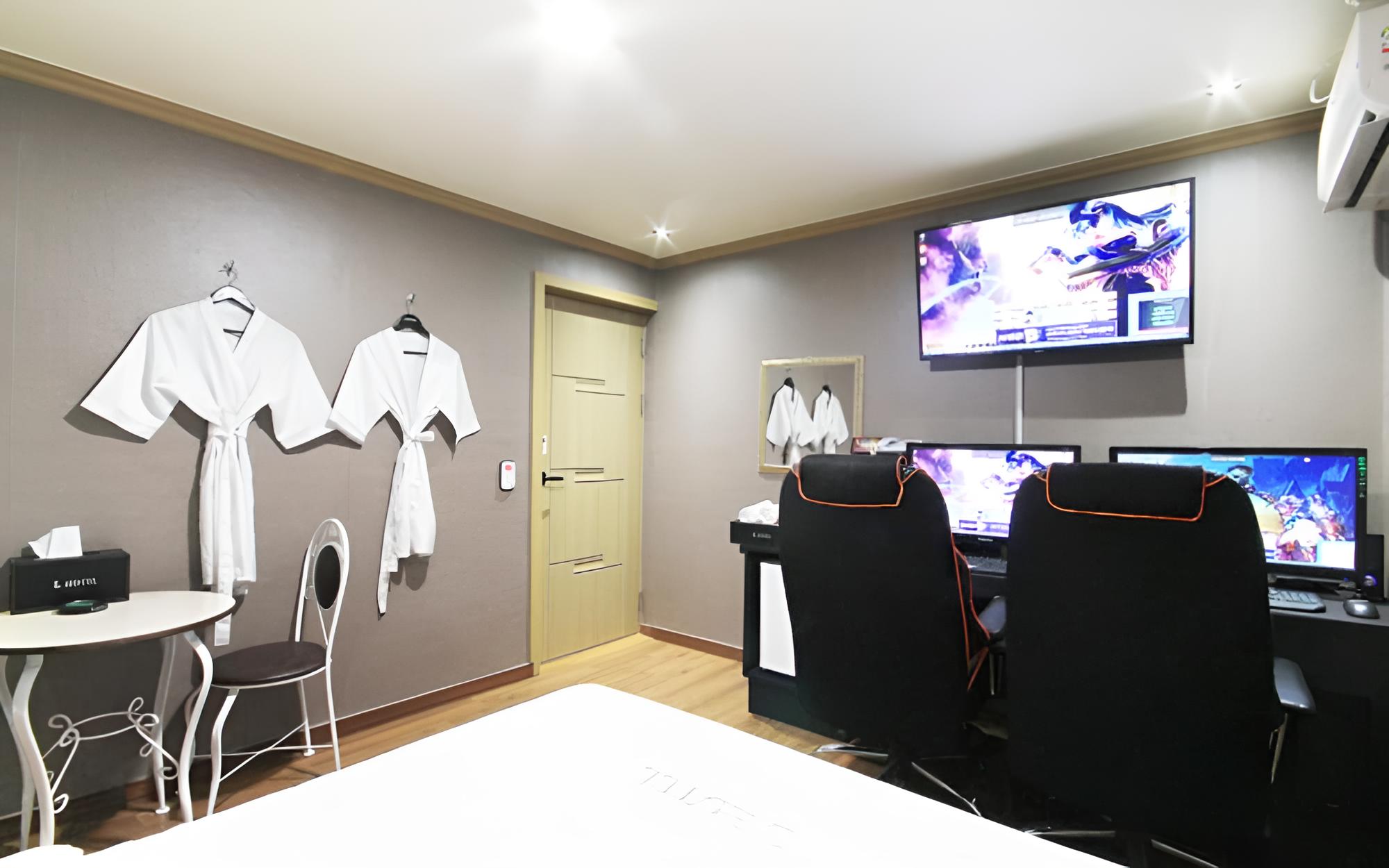 Room (Couple PC (Free OTT available)) photo 1