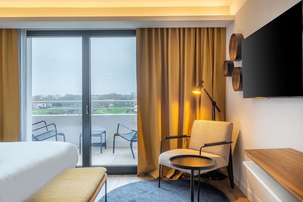 Superior Room, Balcony, City View - Photo 3