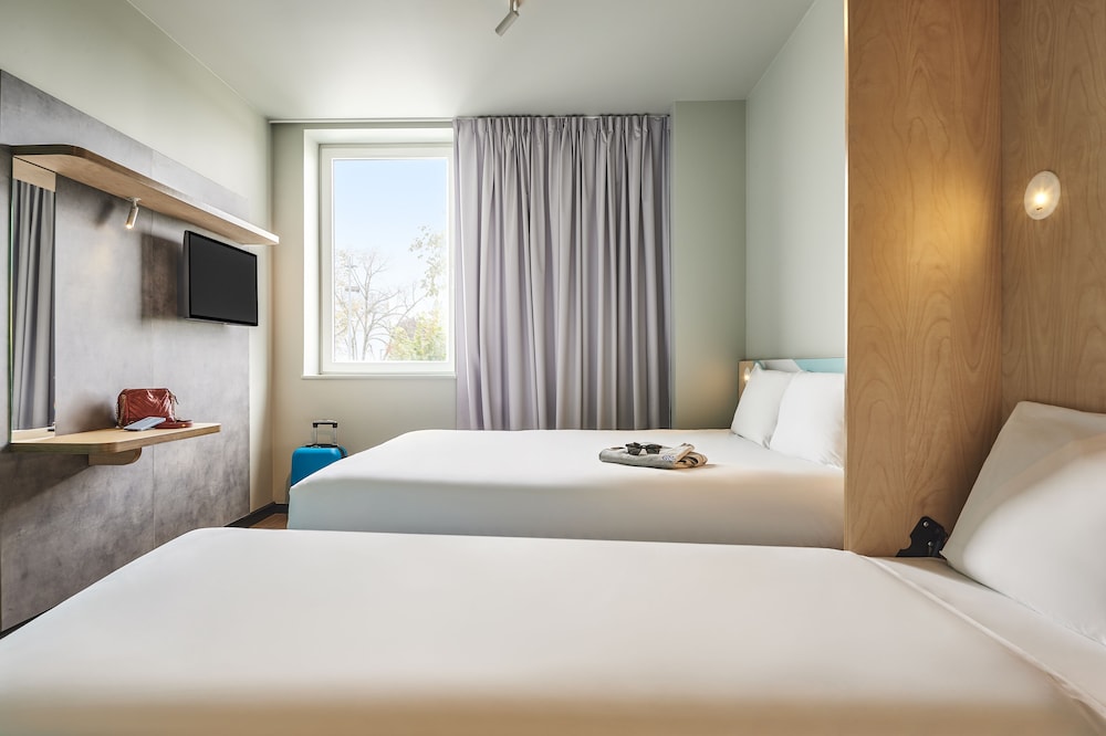 Triple Room, Multiple Beds photo 3