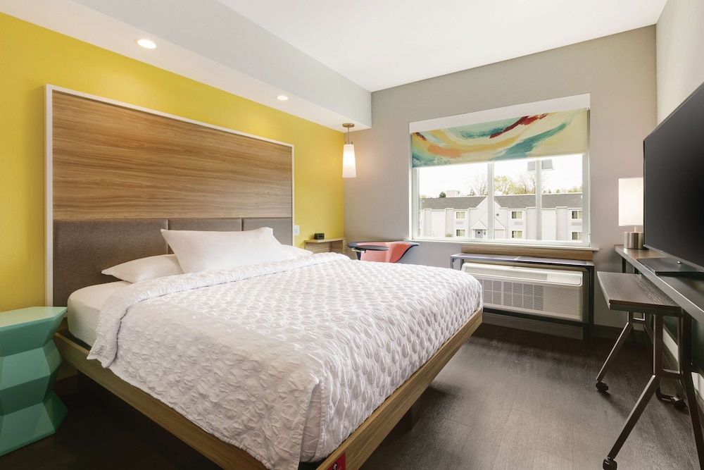 Room, 1 King Bed, Accessible, Bathtub (Hearing) photo 2