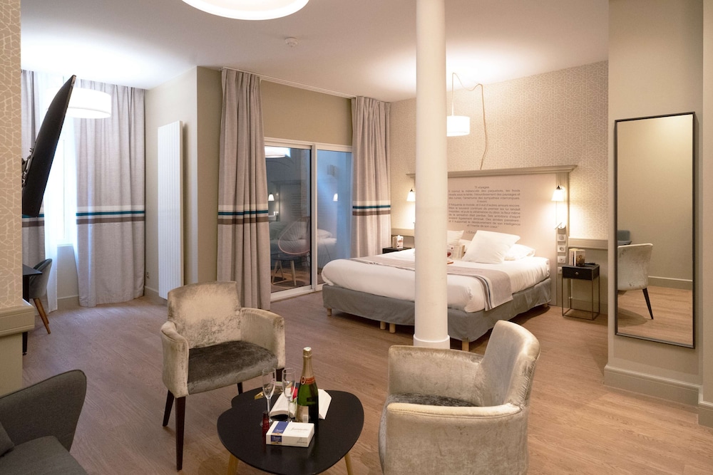 Junior Suite, Multiple Beds - Photo 4