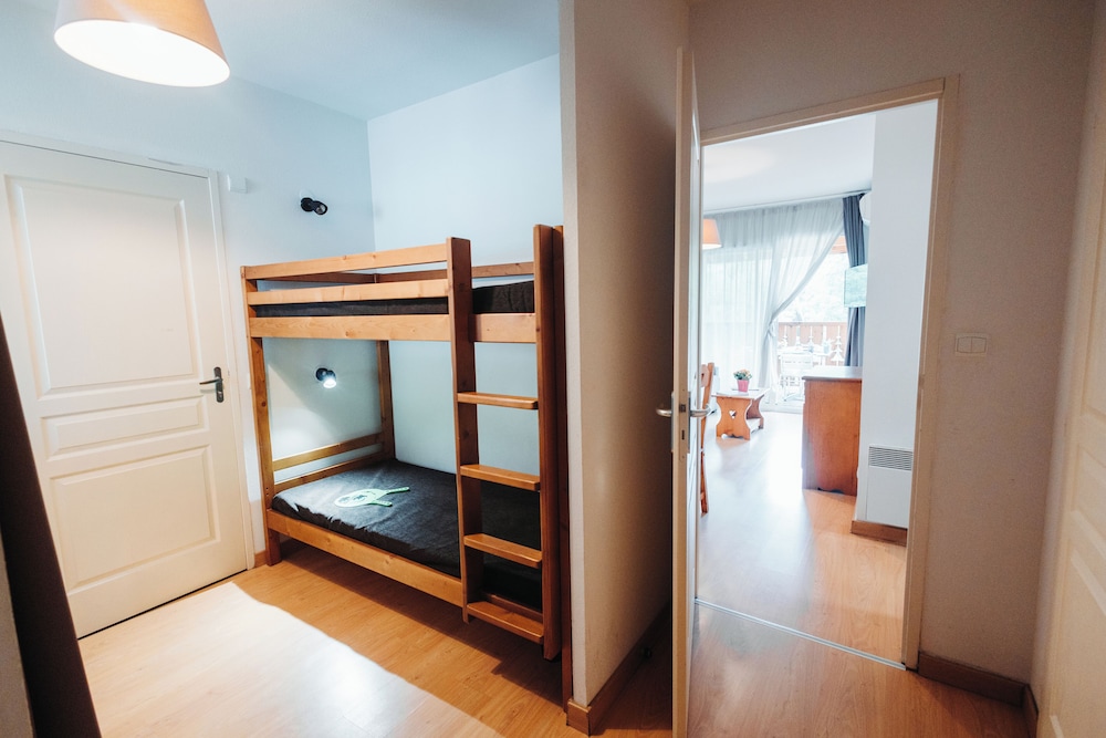 Basic Apartment - Photo 2