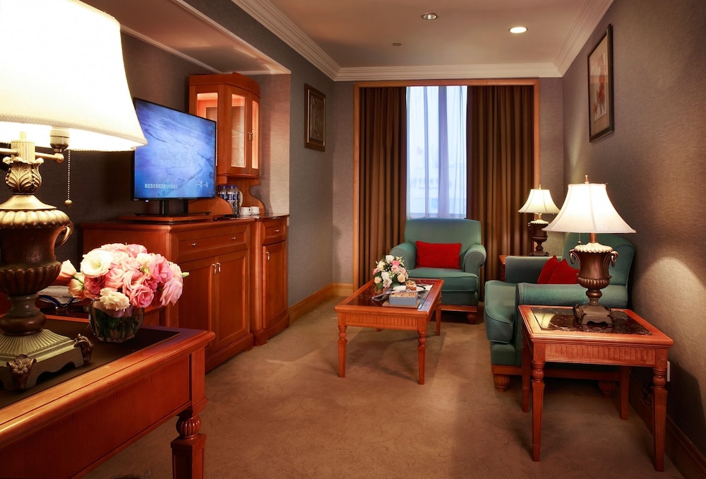 Deluxe Suite ,1 King Bed photo 2