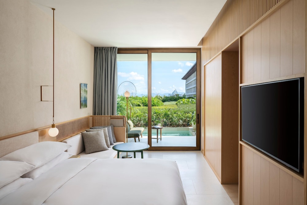Deluxe Room, 1 Queen Bed, Garden View