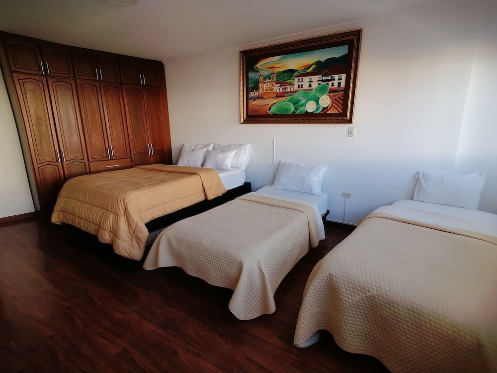 Family Quadruple Room photo 2