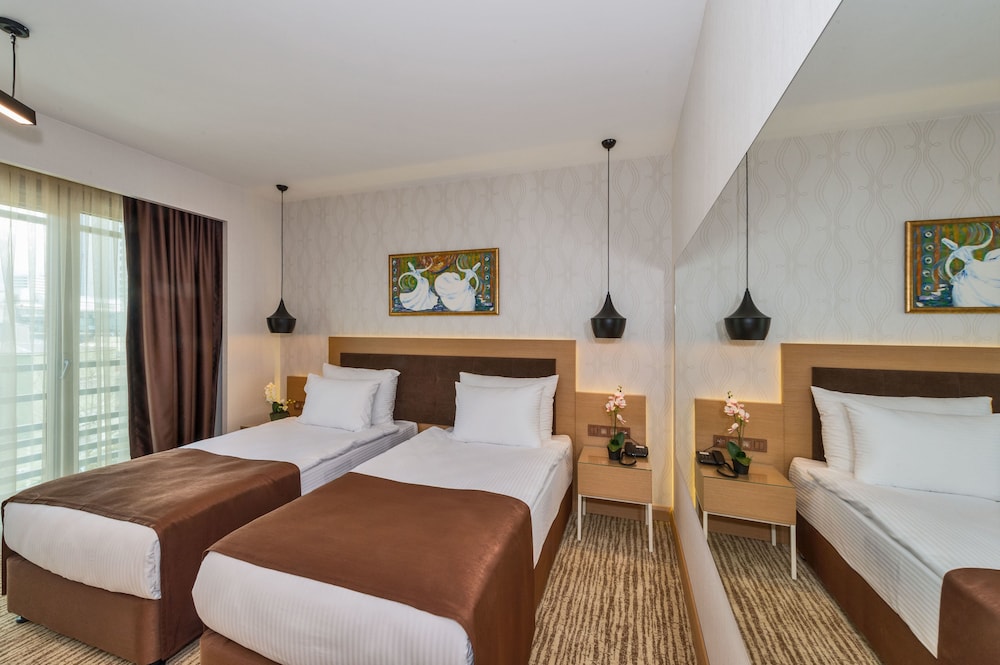 Economy Double or Twin Room, City View photo 3