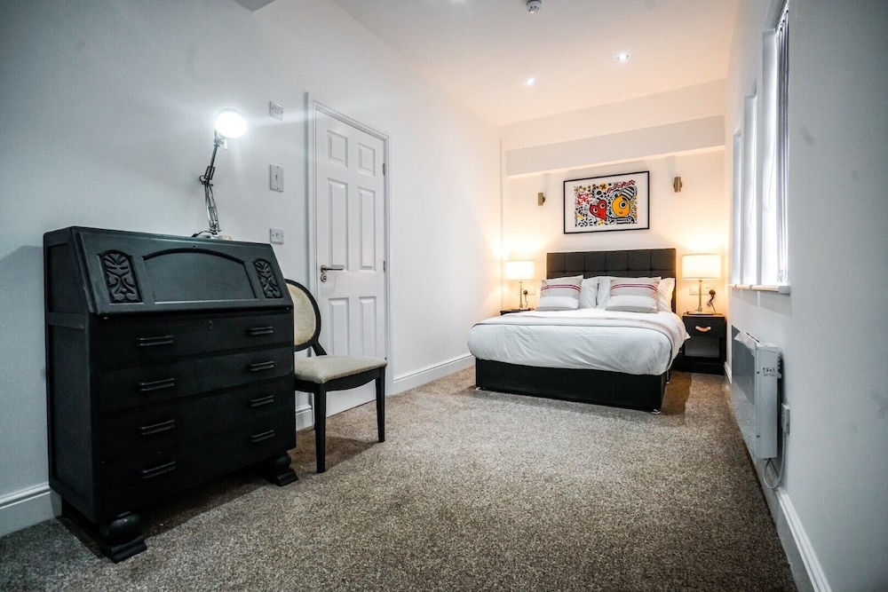 Standard Double Room, 1 Double Bed, Non Smoking, Ensuite - Photo 9