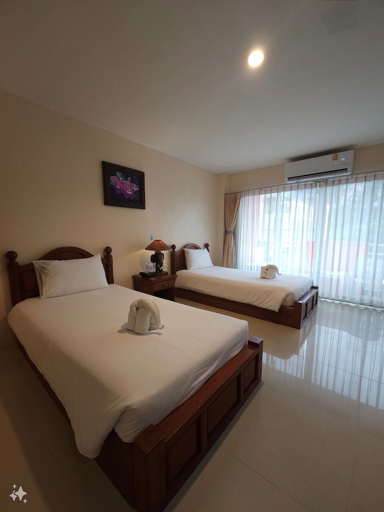 Superior Twin Room with Bathtub