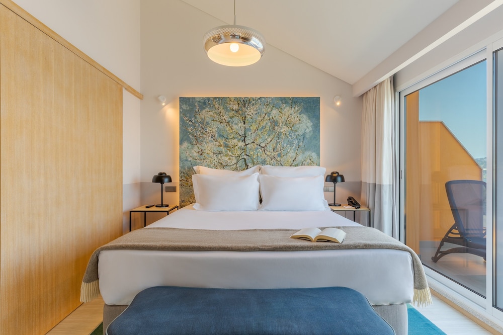 Suite, River View - Photo 6