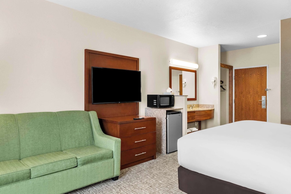 Room, 1 King Bed, Non Smoking - Photo 2