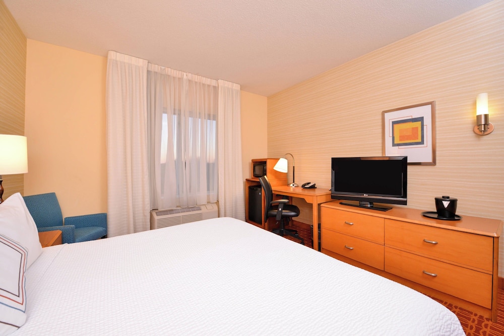 Room, 1 King Bed - Photo 2
