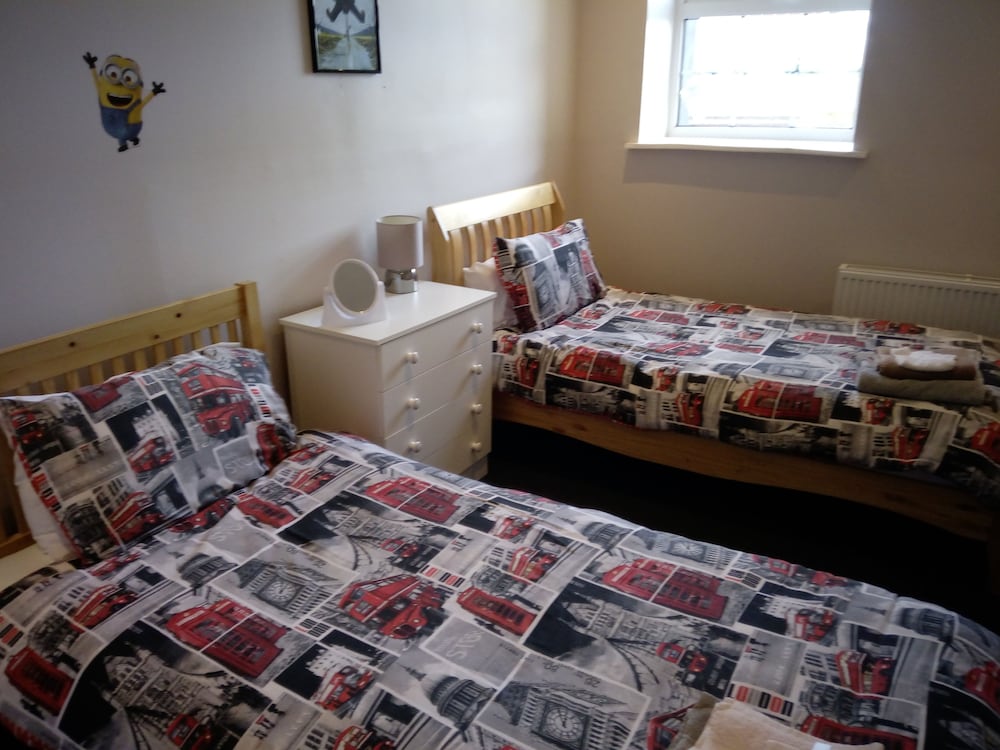 Hostel Twin - Ensuite photo 1