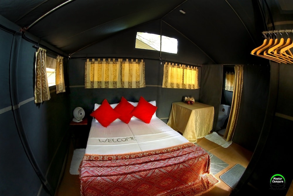 Classic Tent, 1 Double Bed, Lake View photo 2