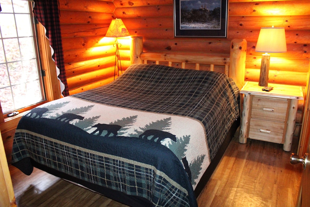 2 bedroom Log Cabin with Loft (8 person) photo 2
