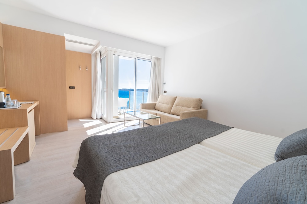 Junior Suite with Balcony (Non Smoking)