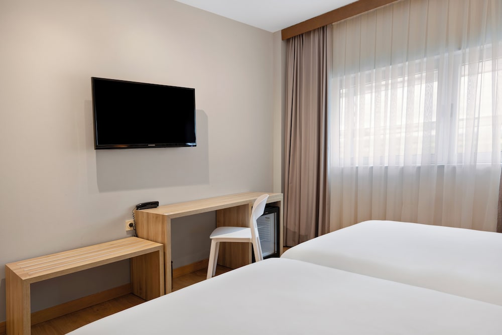 Twin Room - Photo 1