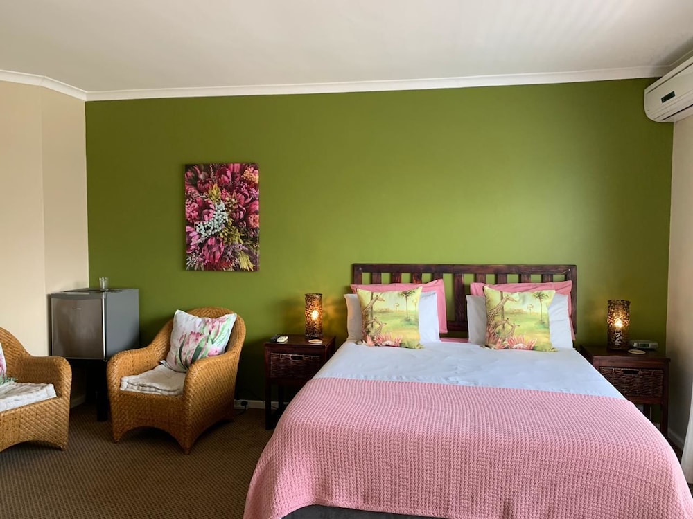 Deluxe Room (Giraffe Room)