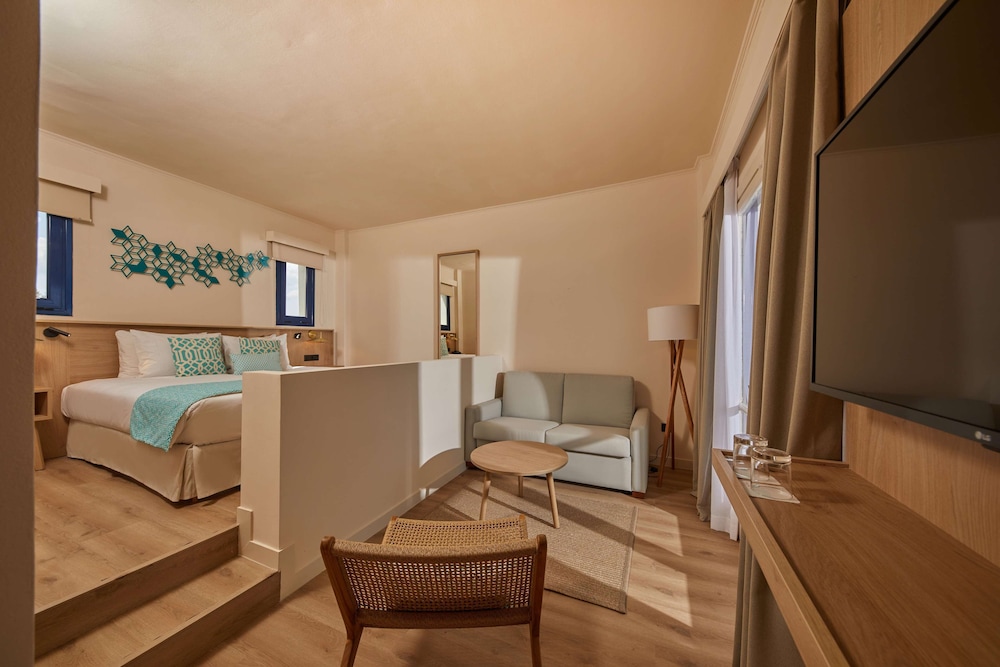 Junior Suite, Balcón, Vista parcial al mar (2 adultos - My Favorite Club)