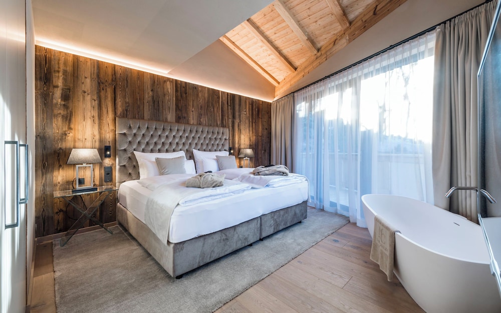 Gold Suite with steambath photo 1