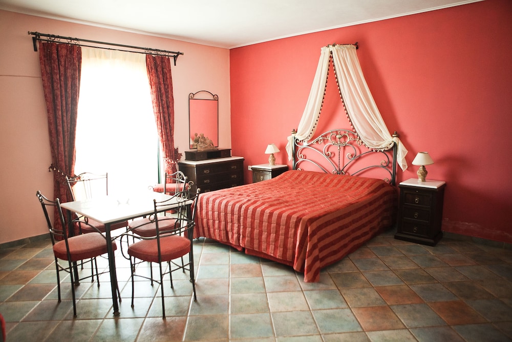 Superior Room, Jetted Tub