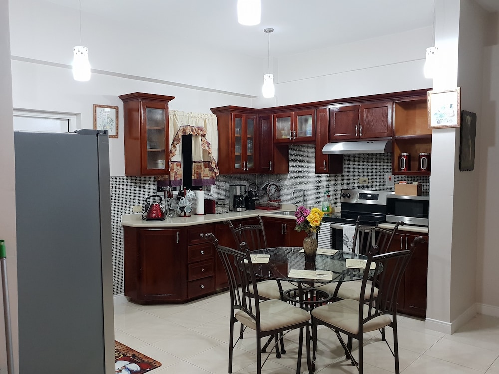 City Apartment, 2 Bedrooms, City View photo 3