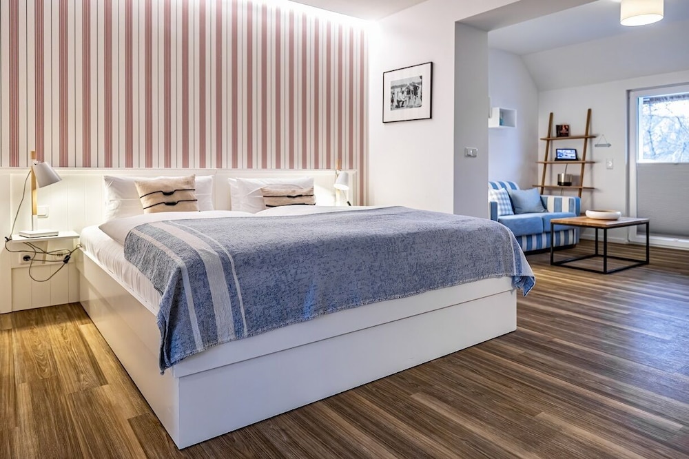 Double Room (Petterson)