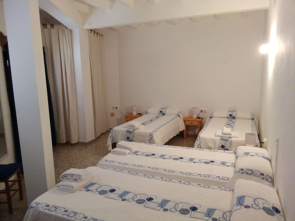 Quadruple Room - Photo 1