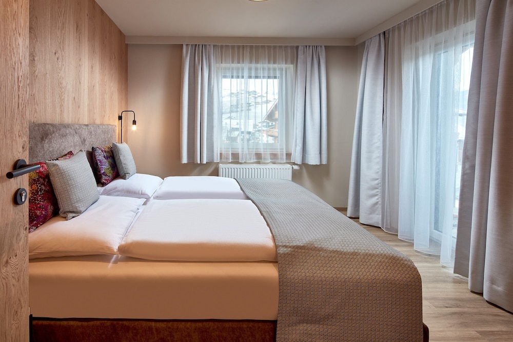 Deluxe Suite, Balcony, Mountain View (For 4 People) photo 2
