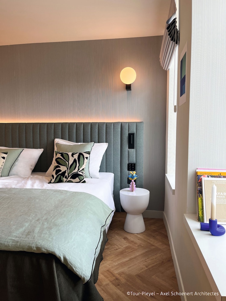 Premium Double or Twin Room thumbnail 5