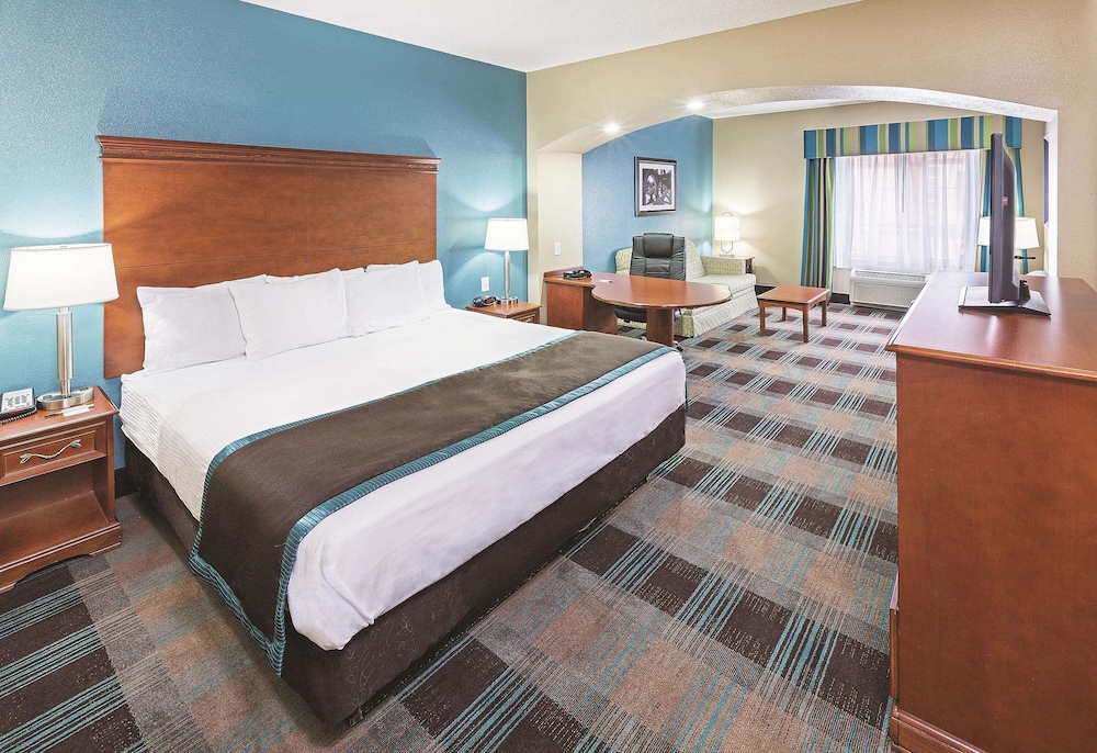Deluxe Studio Suite, 1 King Bed, Non Smoking
