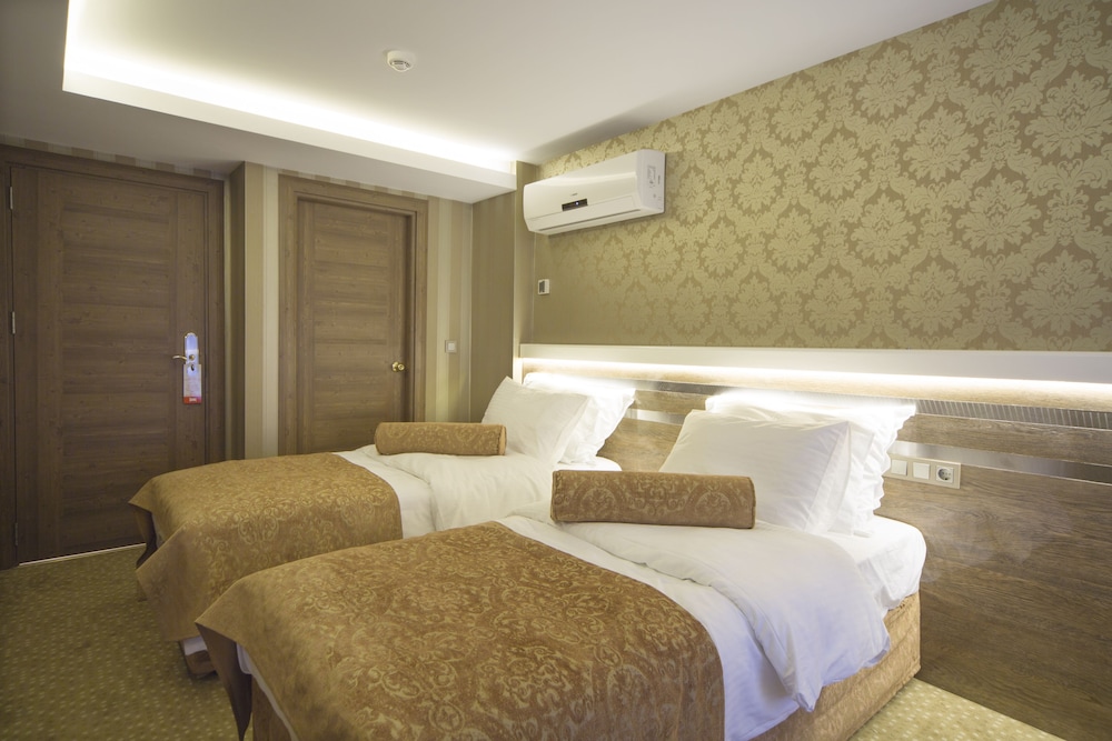 Standard Double or Twin Room, Private Bathroom, City View photo 3