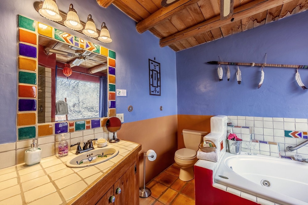 Panoramic Suite, 1 King Bed, Balcony, Mountain View photo 3