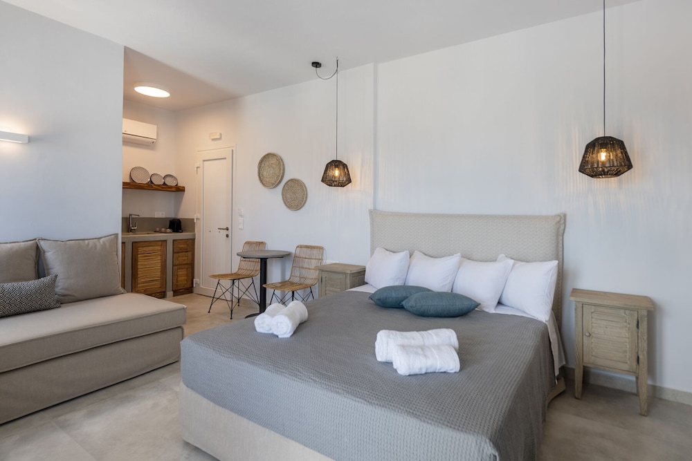 Comfort Studio, 1 Queen Bed with Sofa bed, Terrace, Pool View