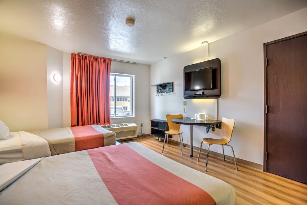 Standard Room, 2 Double Beds, Non Smoking, Refrigerator & Microwave photo 1