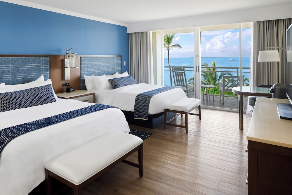 Room, 2 Queen Beds (Bay Front) photo 1