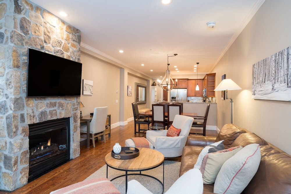 Condo, 2 Bedrooms