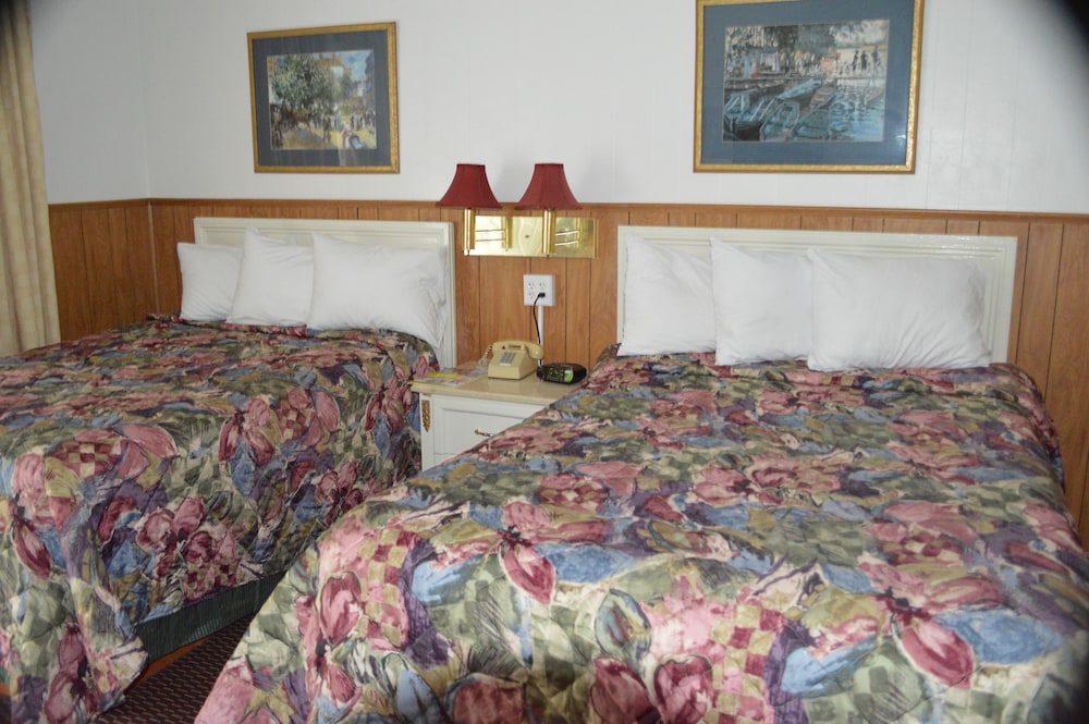Room, 2 Double Beds photo 3