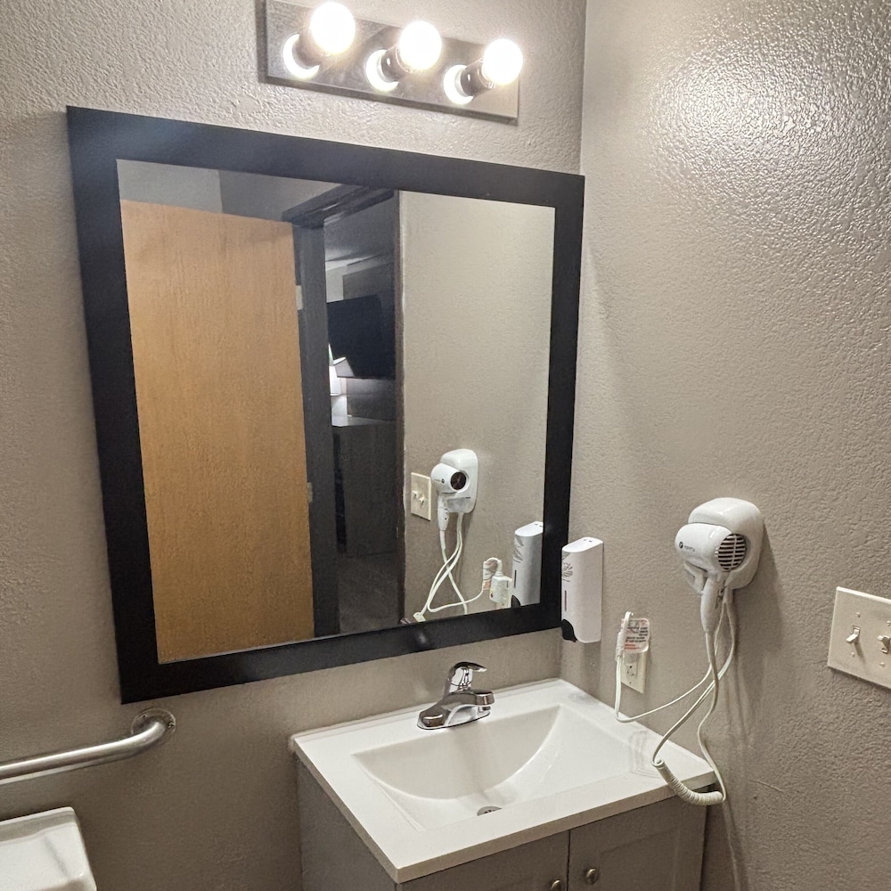 Superior Room, 1 King Bed, Accessible, Non Smoking - Photo 5